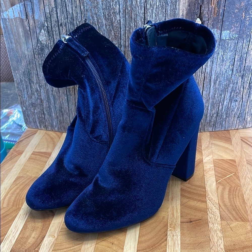 Steve Madden | Edit | Blue Velvet |Ankle Booties with Chunky High Heel |Size 6M